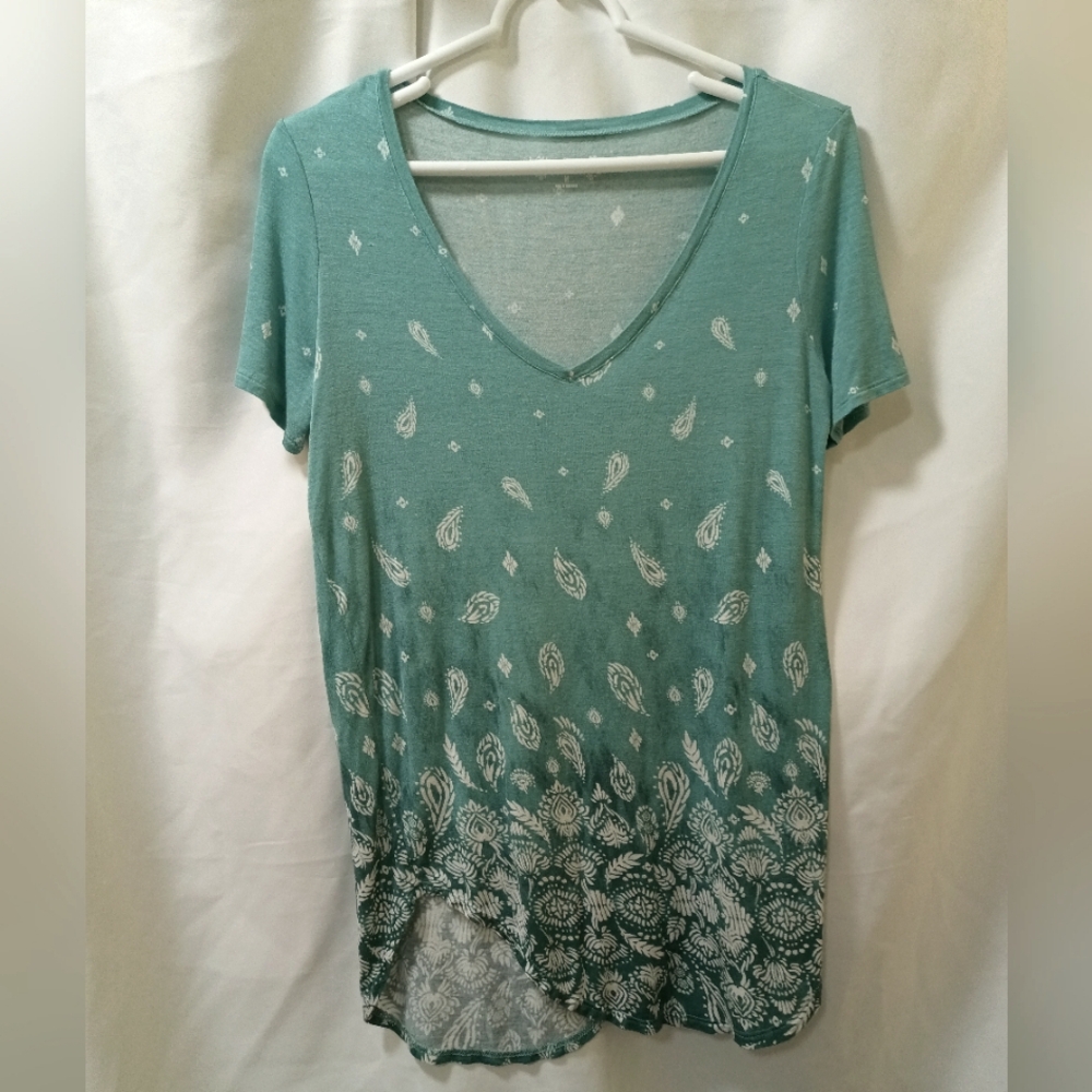 Mudd Retro Printed V-Neck Blouse